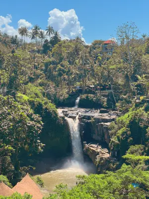 Tegenungan waterfall bali baliwonderstour 